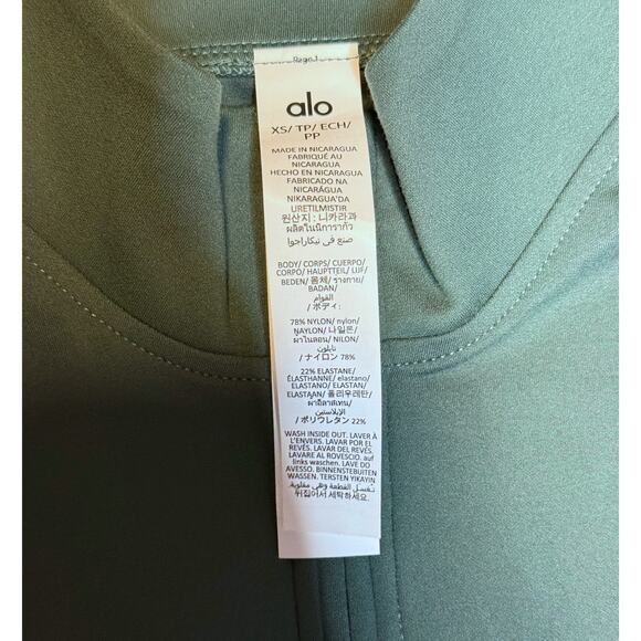 NWT Alo Yoga SoftSculpt Precision ¼ Zip Long Sleeve 🌿 XS Clover Green Sold Out - Picture 3 of 4